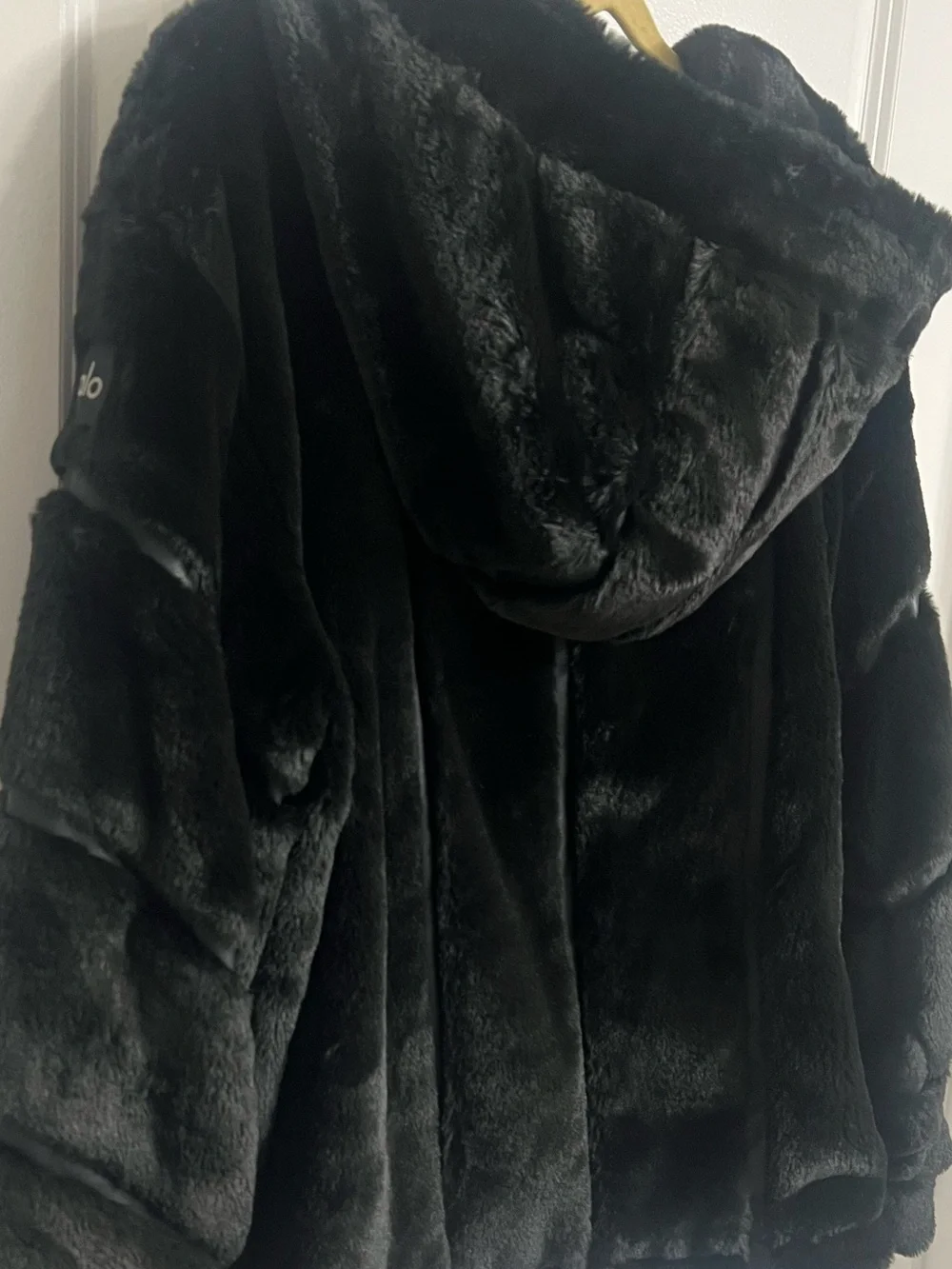 NEW ALO Yoga Black Faux-Fur Hooded Puffer Jacket Size XS